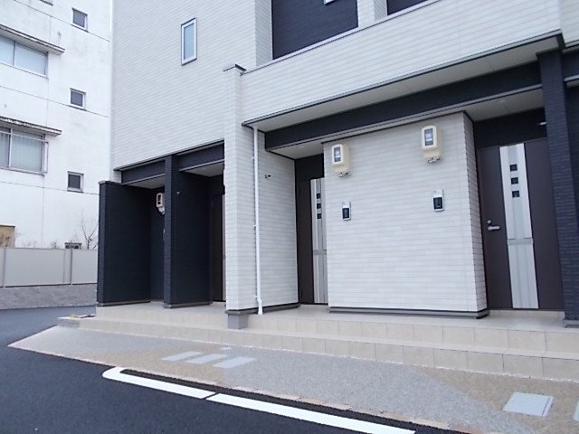 エントランス　清潔なエントランスです