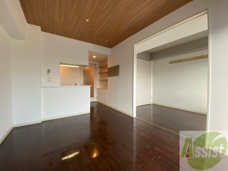 居室・リビング　広くてキレイなお部屋が広がっていて、充実した生活が送れそう。