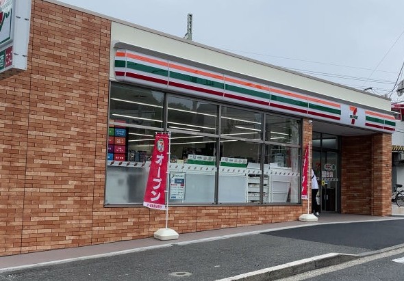 コンビニ　セブンイレブン 屏風ヶ浦駅前店（コンビニ）まで300m