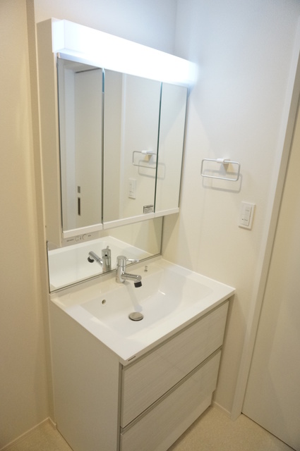 洗面設備　※室内写真は別号室の写真です。