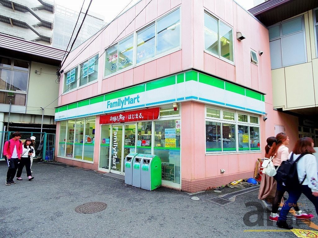 コンビニ　ファミリーマート西武国分寺駅前店（コンビニ）まで790m