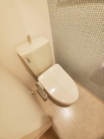 トイレ　温水洗浄暖房便座