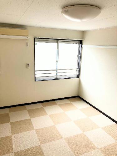 居室・リビング　カーペットの模様は部屋ごどに異なります。