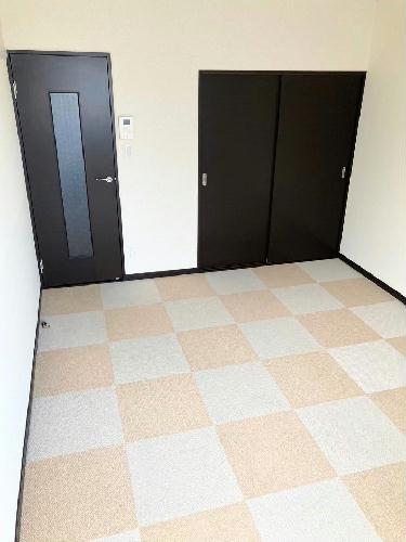 居室・リビング　カーペットの模様は部屋ごどに異なります。