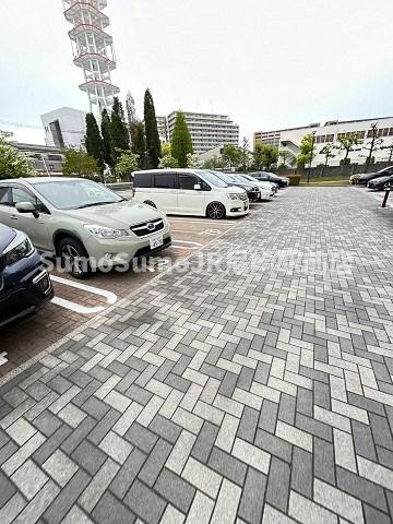 駐車場　駐車場に車を止められます