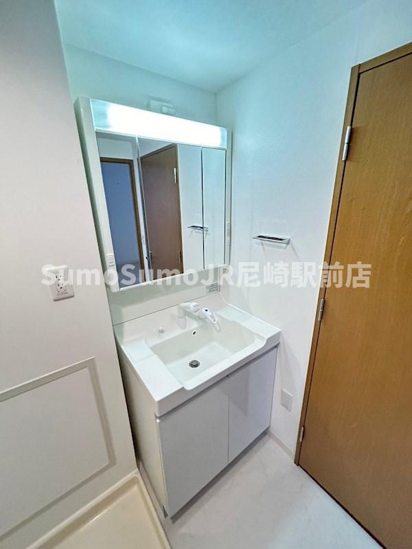 洗面設備　独立洗面台です