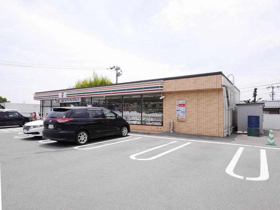 コンビニ　セブンイレブン鳥栖村田店（コンビニ）まで355m