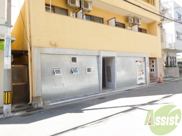 エントランス　外観の手入れもきっちりされております