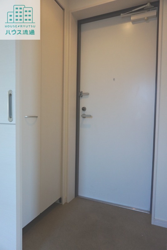 玄関　※別号室の写真です