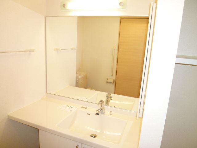 洗面設備　１０３号室の参考写真です。