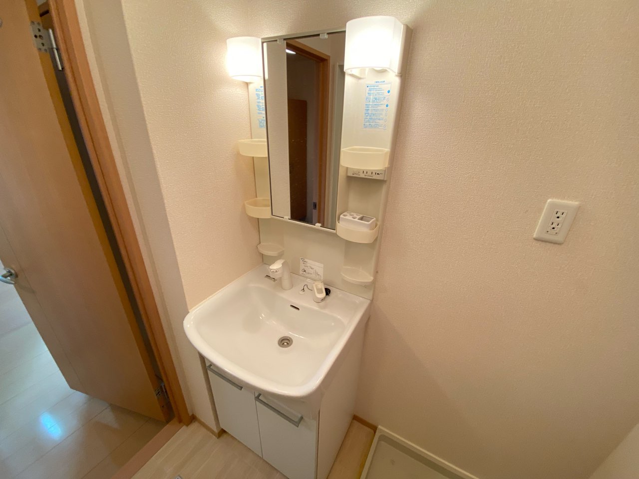 洗面設備　洗髪洗面化粧台付き♪