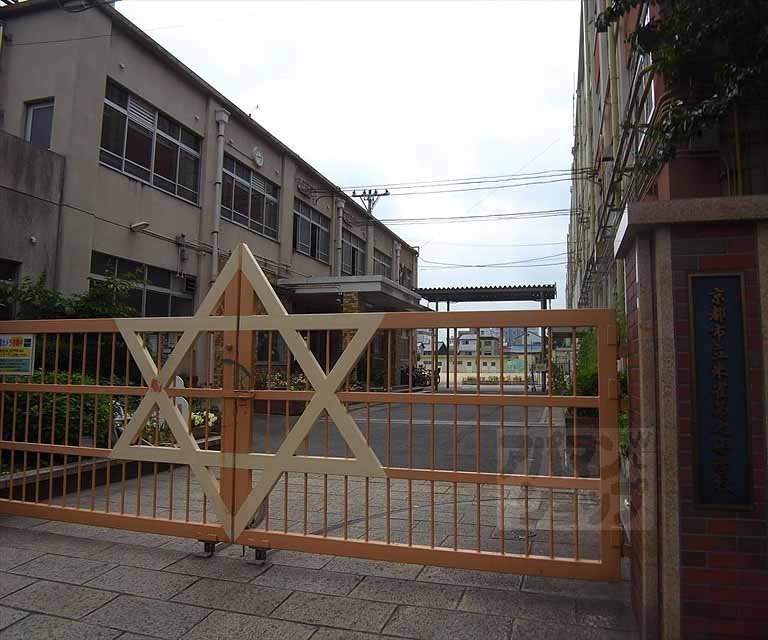 小学校　朱雀第七小学校（小学校）まで500m