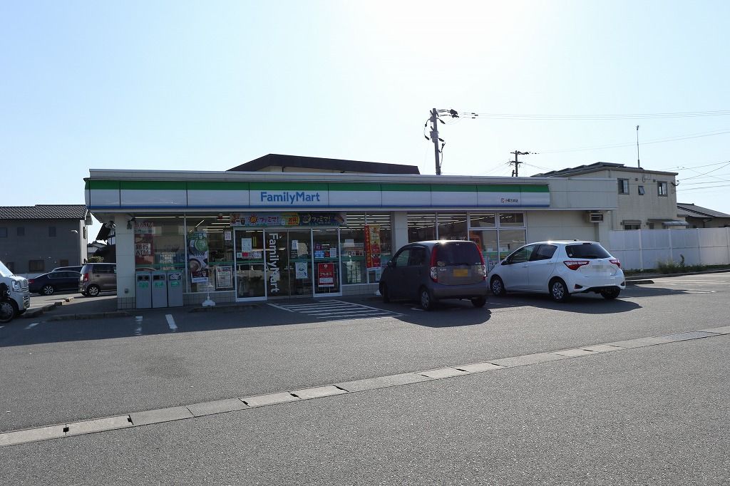 コンビニ　ファミリーマート 小郡力武店（コンビニ）まで217m