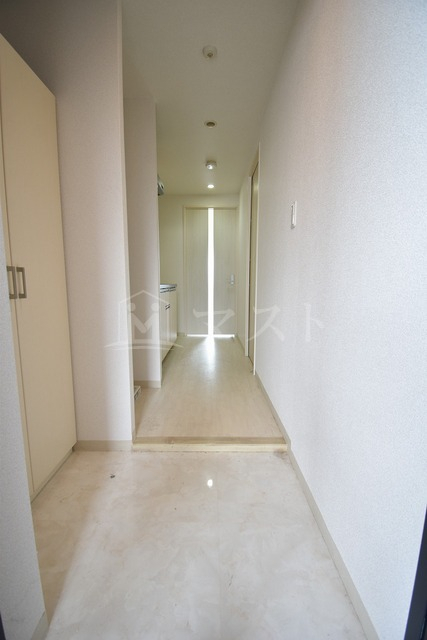 玄関　※建物内別間取参考写真