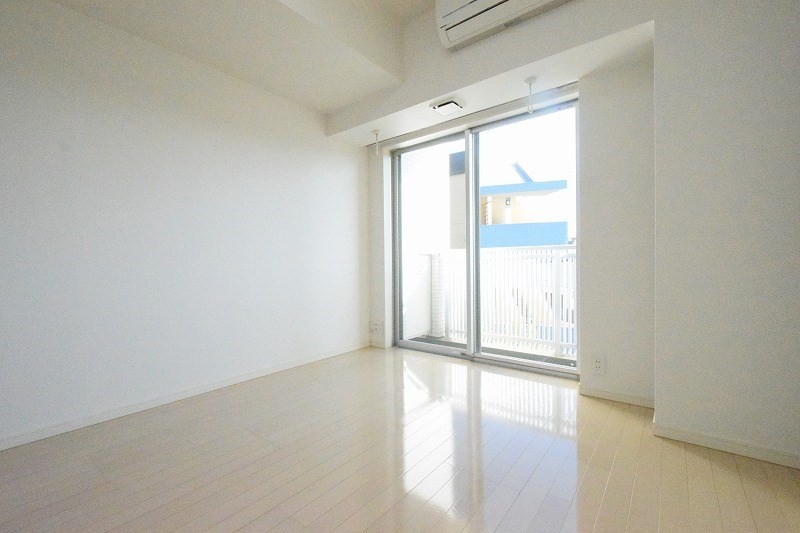 居室・リビング　同物件別タイプの室内写真です