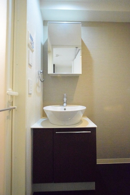 洗面設備　同物件別タイプの室内写真です