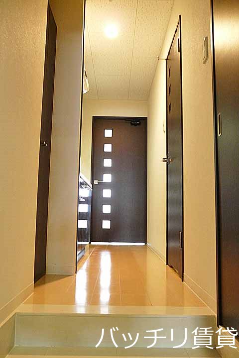 玄関　別部屋の為現状を優先致します。