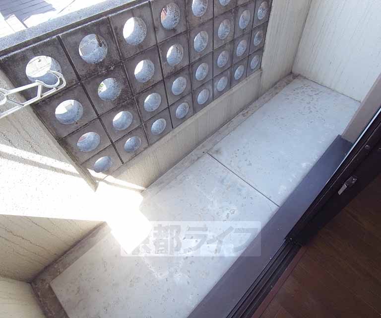 バルコニー　段差もなく安心ですね