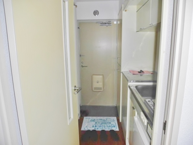 玄関　同建物の別号室のお写真です。