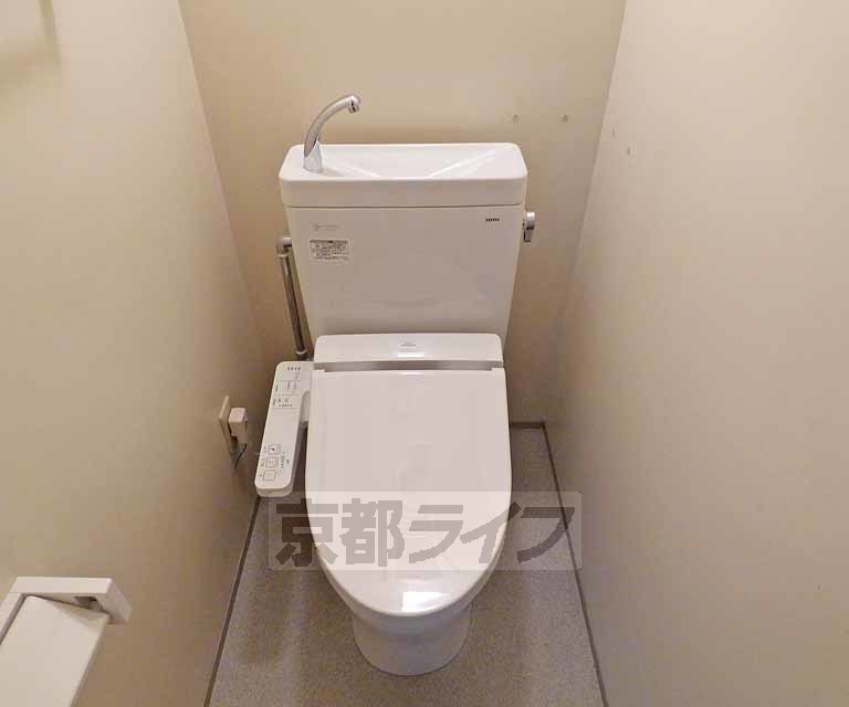 トイレ　ウォシュレット機能付きのトイレです。