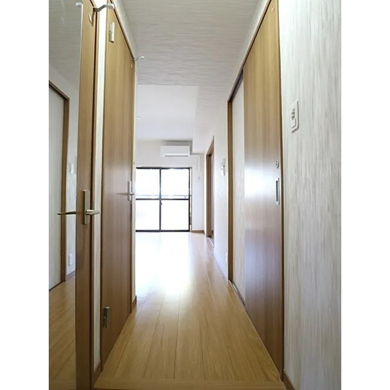 玄関　玄関から見たらこんな感じです。