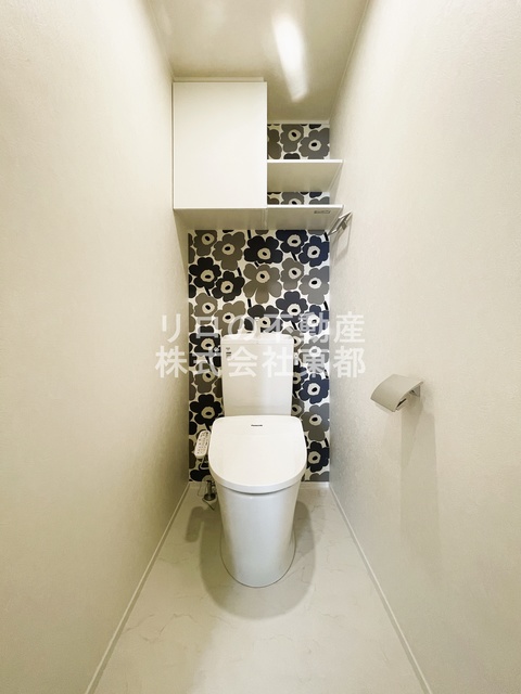 トイレ　白基調で清潔感のあるトイレです♪