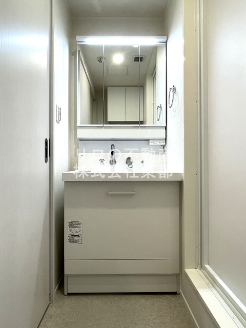 洗面設備　嬉しい洗面台は独立タイプ！