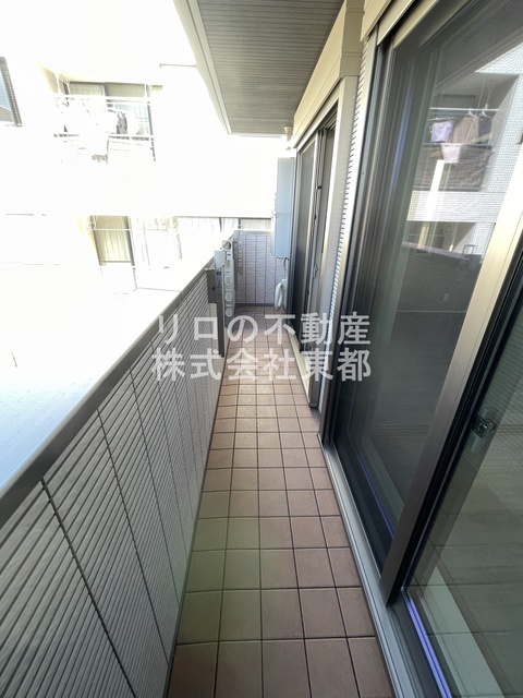 バルコニー　お天気のいい日は洗濯物も気持ちよく干せますね！