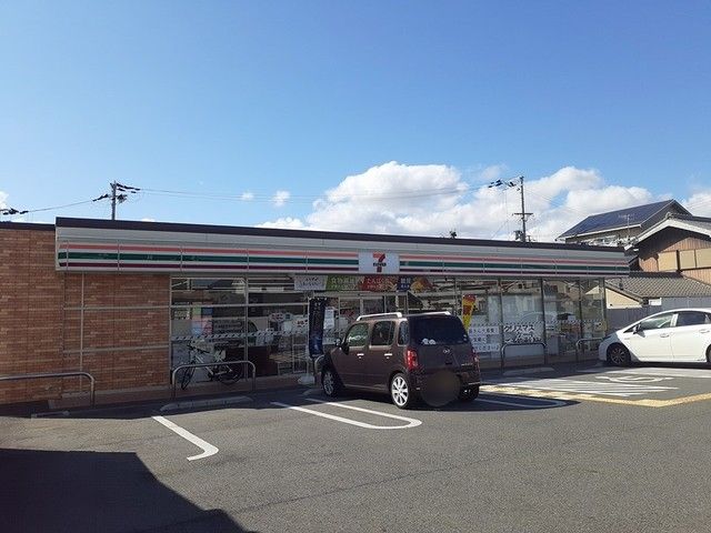 コンビニ　セブンイレブン（コンビニ）まで461m