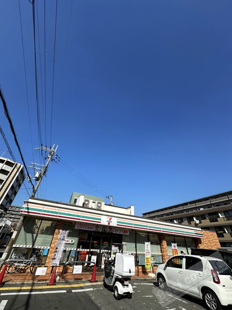 コンビニ　セブンイレブン泉大津東雲町店（コンビニ）まで740m