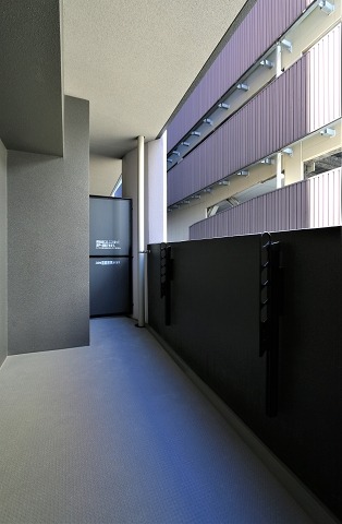 バルコニー　天気の良い日の洗濯物はこちらへ