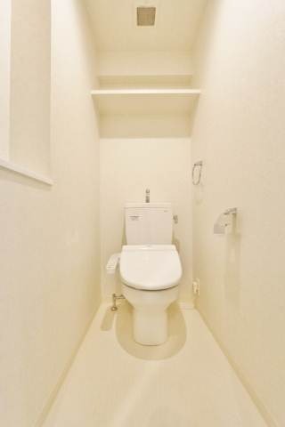 トイレ　嬉しい温水洗浄便座機能付き