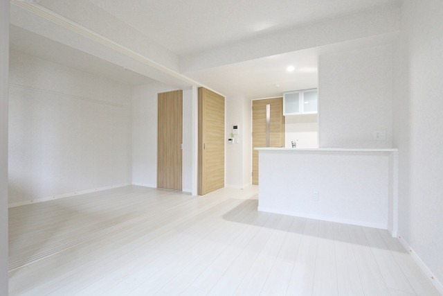 居室・リビング　広々リビングでゆっくりお過ごしください