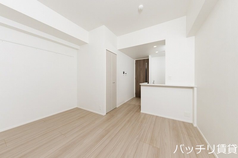 居室・リビング　別号室写真の為現況を優先致します。