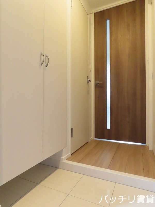 玄関　別号室写真の為現況を優先致します。