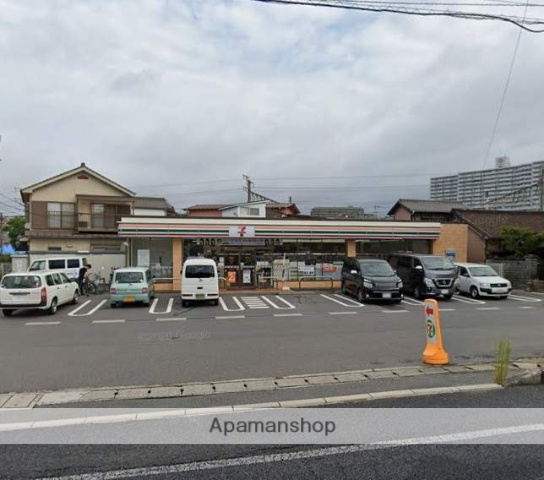 コンビニ　セブンイレブン（コンビニ）まで562m