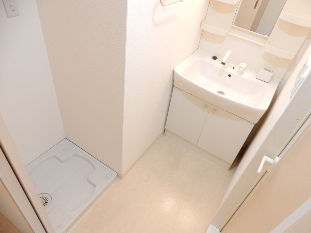 洗面設備　脱衣スペースを確保した洗面所