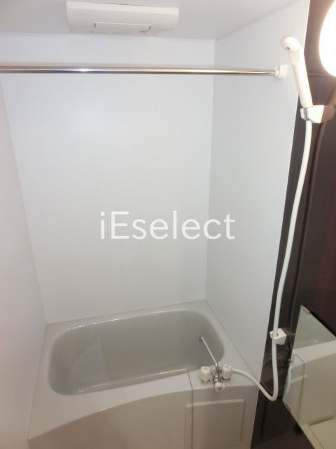 バス・シャワールーム　浴室乾燥機付きバスルームです