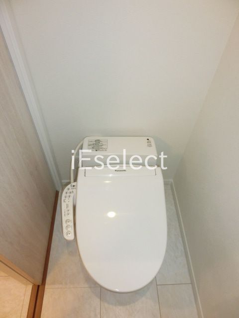 トイレ　温水洗浄便座付きトイレです