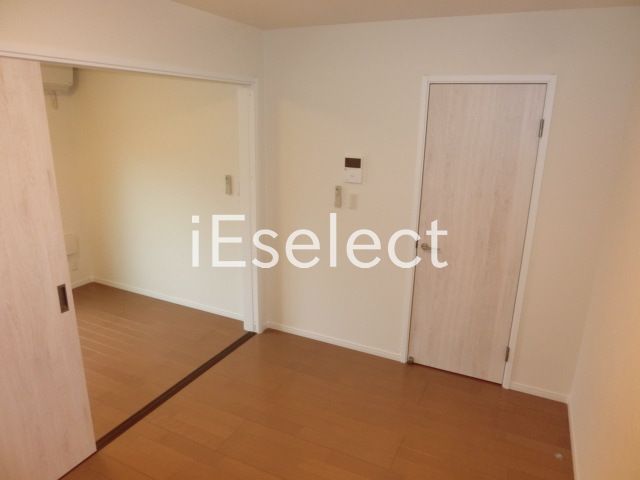 居室・リビング　キッチン側からのダイニングです