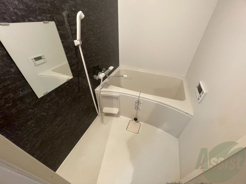 バス・シャワールーム　お風呂になります。一日の疲れを癒してくださいね。