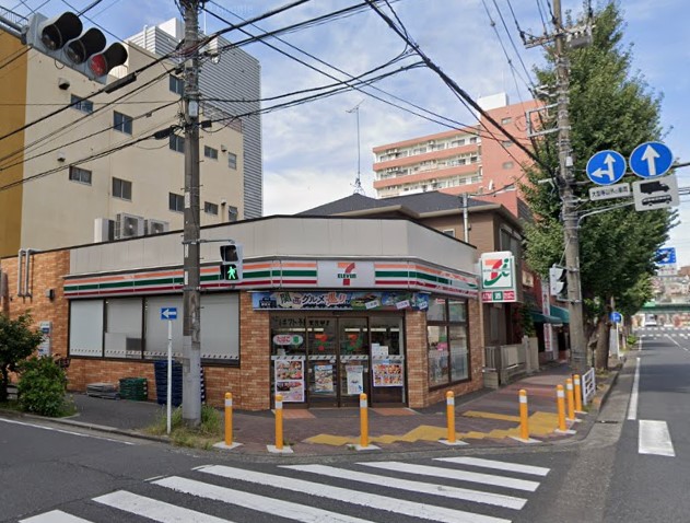 コンビニ　セブンイレブン（コンビニ）まで122m