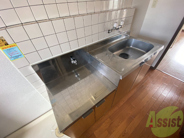 キッチン　一人暮らしには十分な広さのキッチンですね。