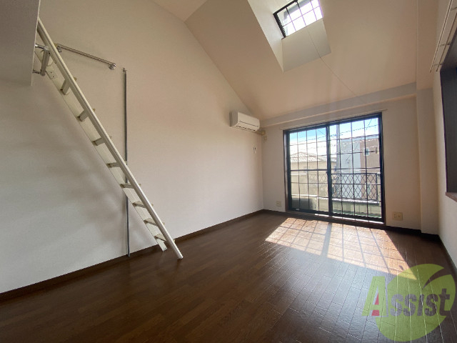 居室・リビング　お部屋の様子です。奥行きがあり広々しています。