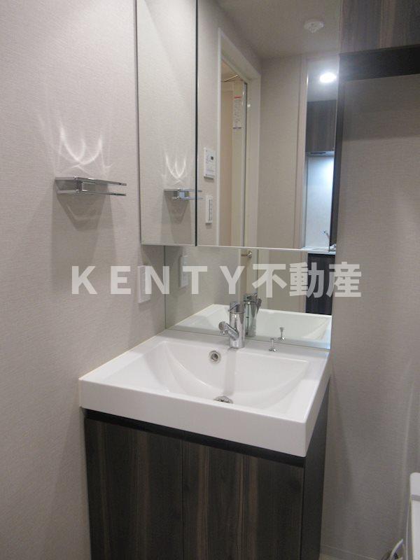 洗面設備　脱衣スペースもあります