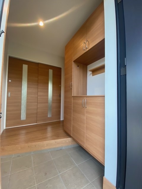 玄関　玄関収納あり