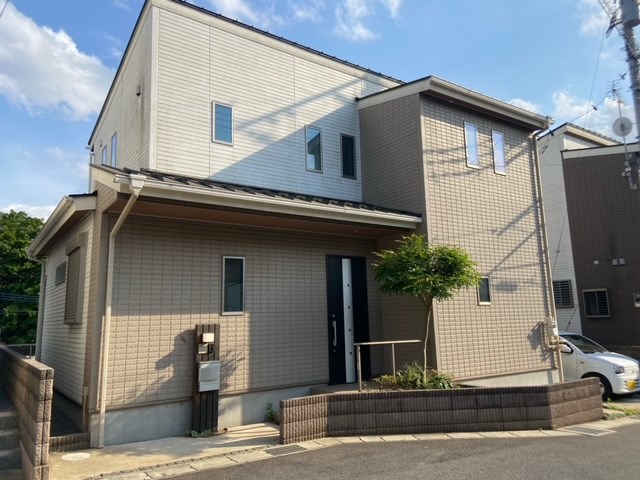 建物外観　駐車場付の戸建て