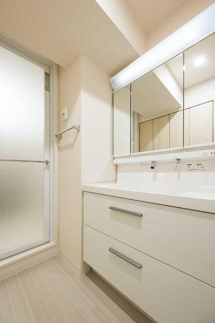 洗面設備　※写真は同タイプ住戸です。