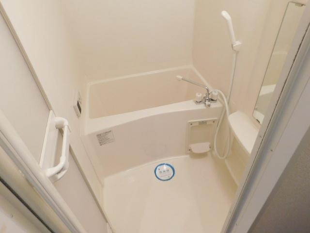 バス・シャワールーム　一日の疲れはゆったりバスタイムで解消しっかり温もって下さい