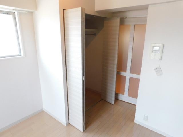 収納　クローゼット開けましたーハンガーポール付きの使いやすい収納